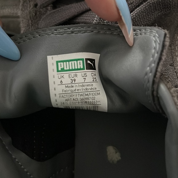 Suede pumas! - Picture 4 of 4